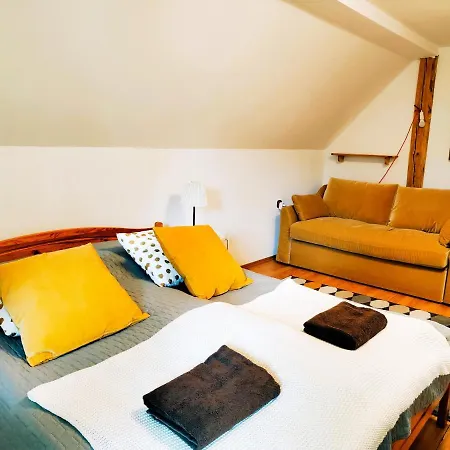 Nad Lipou - čičmany, Turistika, Sauna, Krb Čičmany